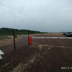 Установка шлагбаумов на въезде в АБК и на въезде на территорию одного из участков строительства порта Усть-Луга