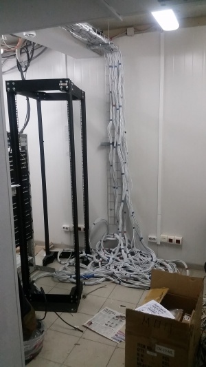 Монтаж СКС (локальной компьютерной сети ЛВС) на 220 портов и электропитания на рабочих местах в офисе INTERMEDIA
