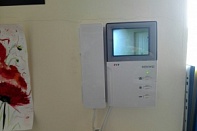 Установка систем контроля доступа с видеодомофоном в офисе компании Meritek